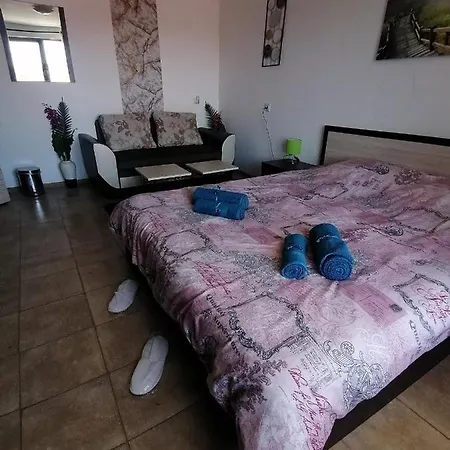 Vila Holiday Houses Pishtane