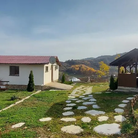 Vila Holiday Houses Pishtane